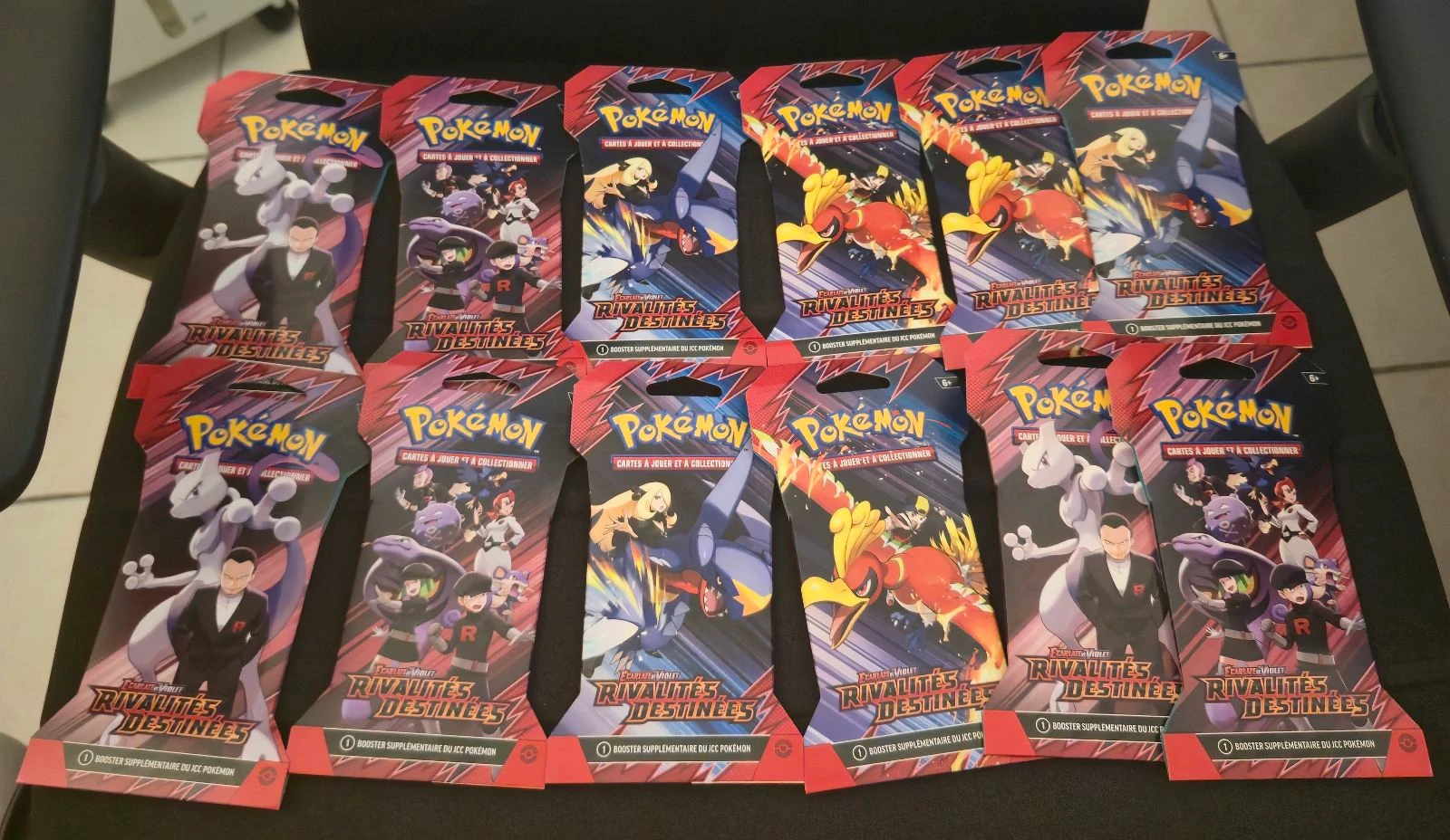 Pokémon Lot de 12 Boosters EV10 Rivalités Destinées sous Blister en 3 Artsets